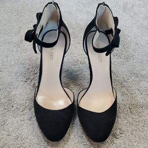 Nine West Women's Black Suede Heels W/ Bow Strap. Size 7